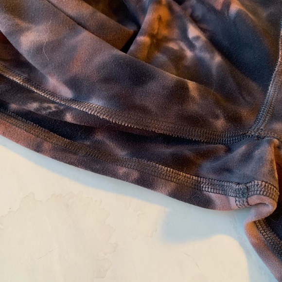 Align leggings size 4. 25 “. Graphite grey/pastel pink diamond dye. - Picture 5 of 10